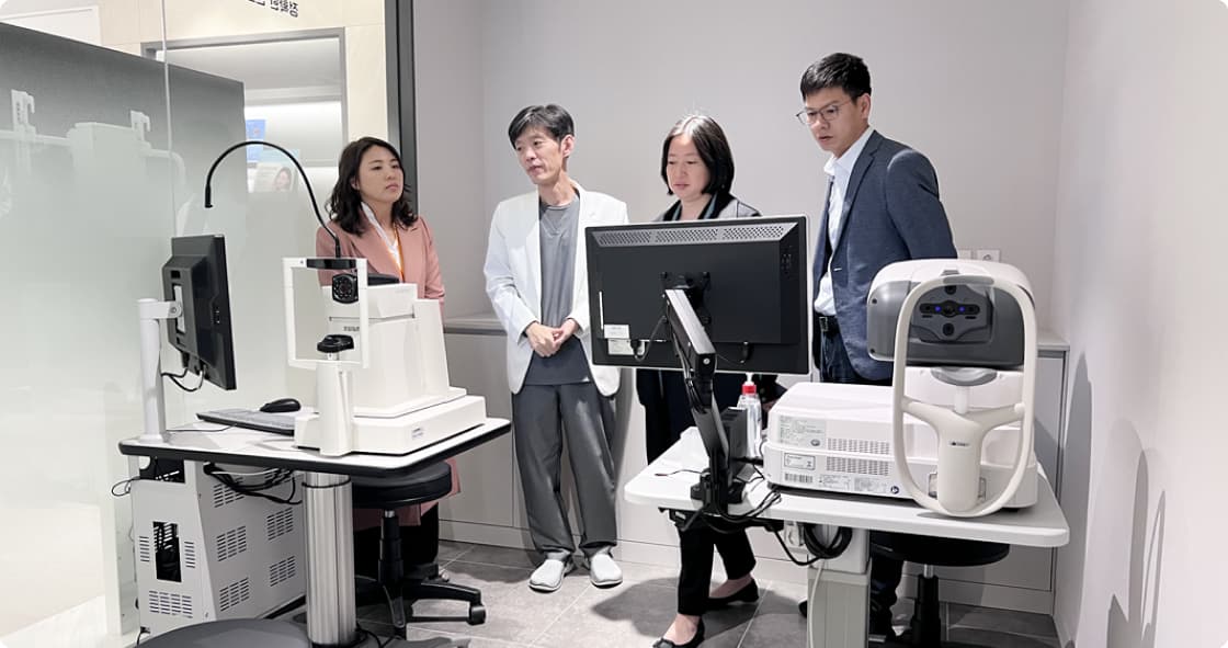 Chinese doctors showing interest in the 3D Eye Precision Examination Room
